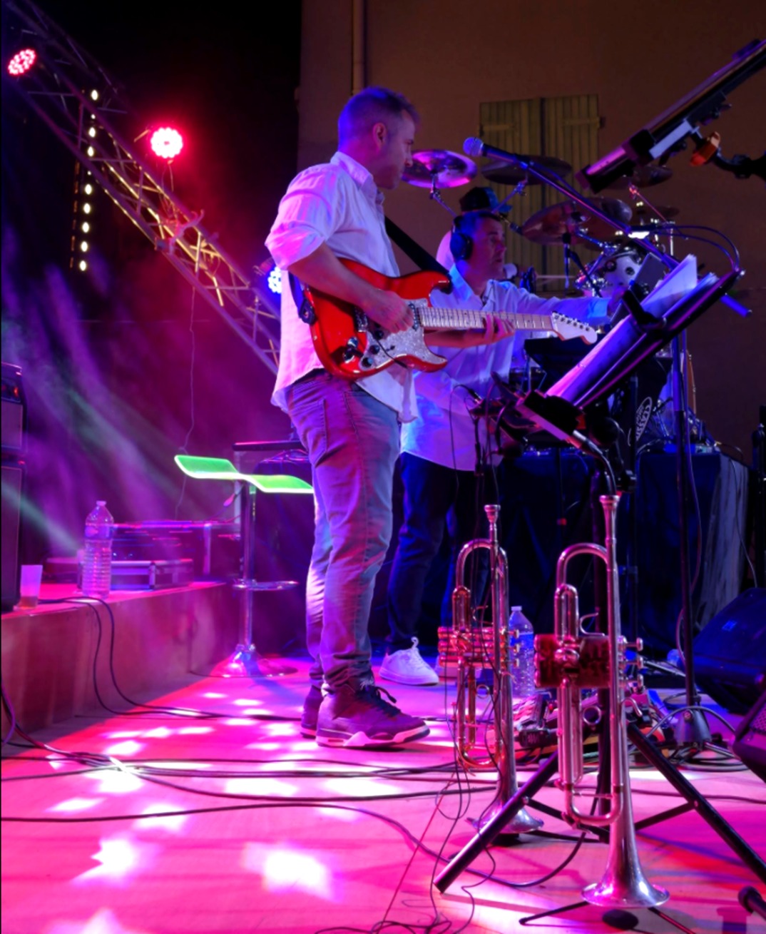 Groupe live avec cuivres en concert, Toulouse Pop Music